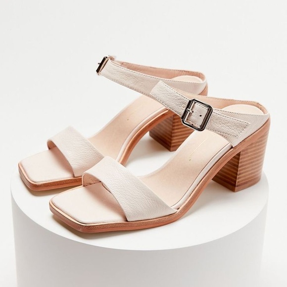 INTENTIONALLY BLANK Cream Sandals with Chunky Heel - Picture 1 of 13